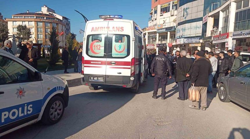 Burdur’da seyir halindeki motosiklet yayaya çarptı: 2 yaralı