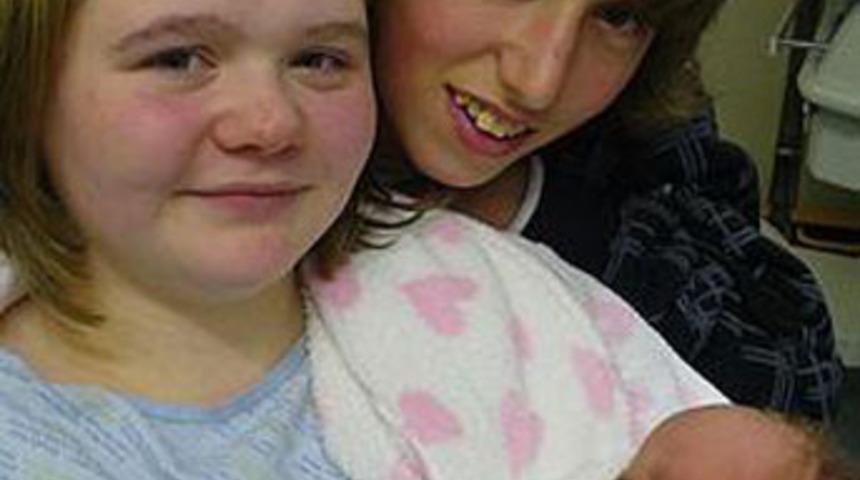 14 yaşındaki İngiliz &ccedil;ift anne-baba oldu