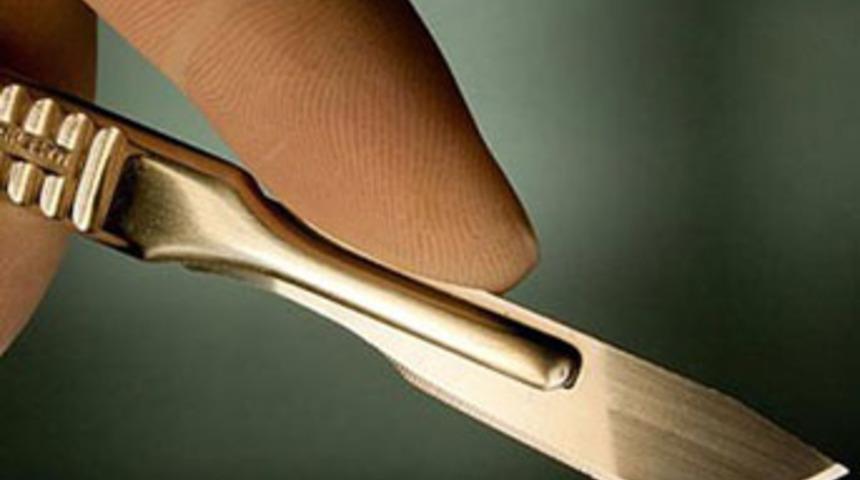 &Ouml;ğrenciler &ouml;ğretmenlerine otopsi yaptı!