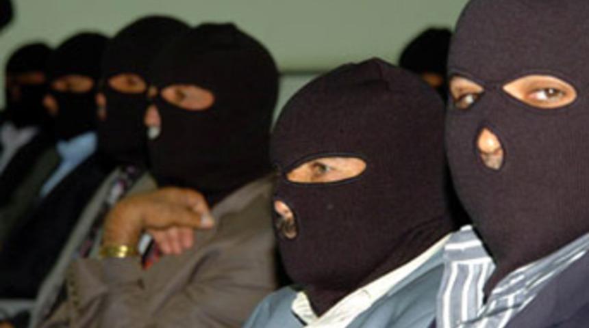 Meclis salonuna kar maskesiyle geldiler