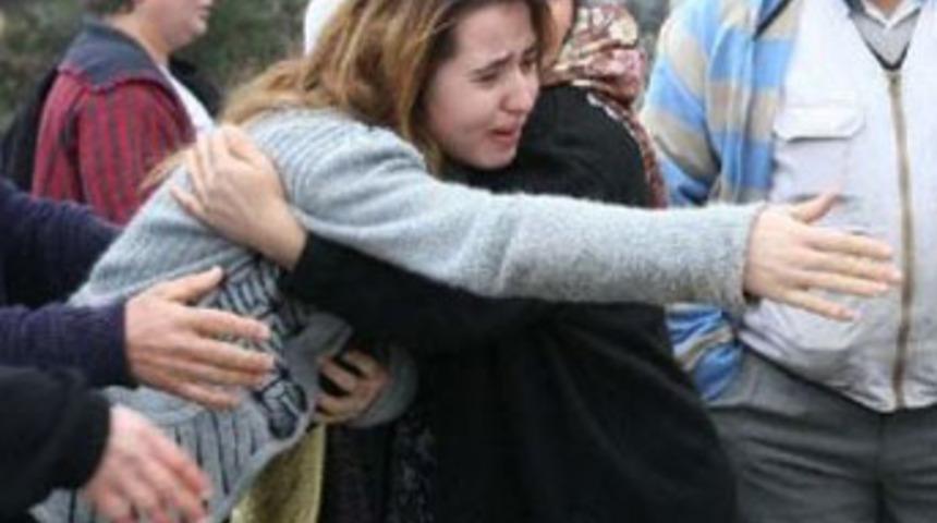 Ölen eşinin ayakkabılarına sarılıp, ağladı