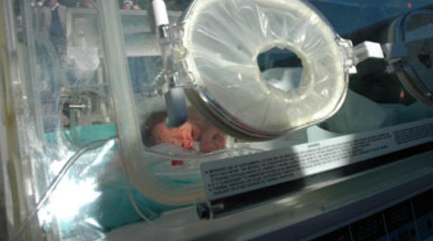 10 aylık bebeği d&ouml;verek komaya soktu