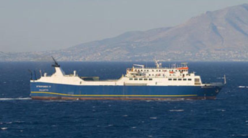 Yunan komandolar Gazze gemisine &ccedil;ıktı!