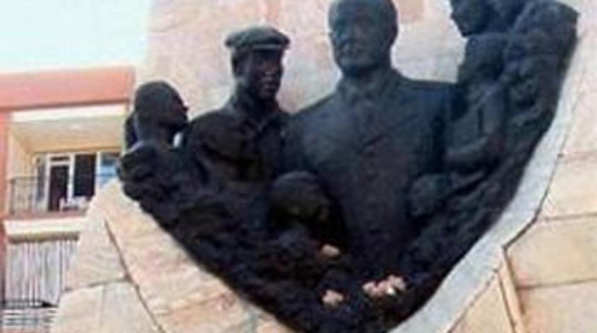 Kenan Evren heykeli kavgası