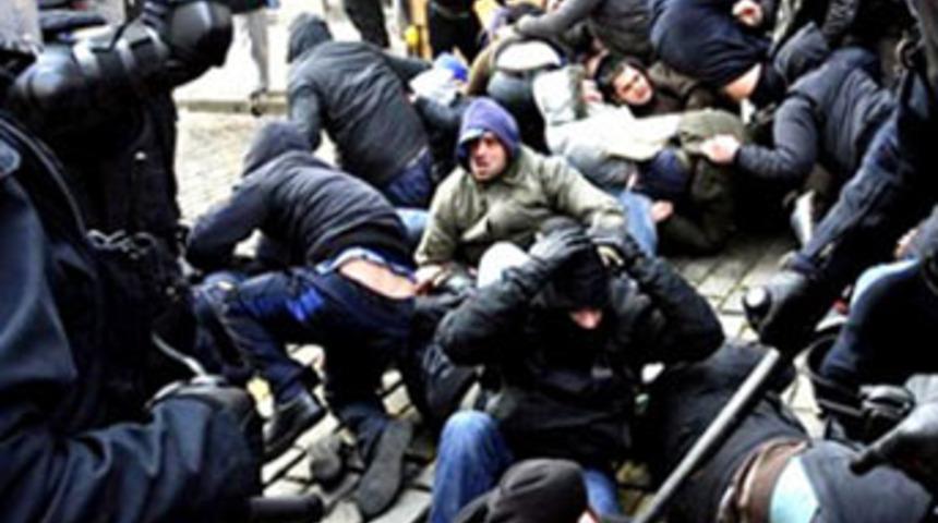 İsyan Avrupa'ya sı&ccedil;radı