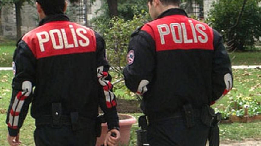 Polis meslektaşına acımadı