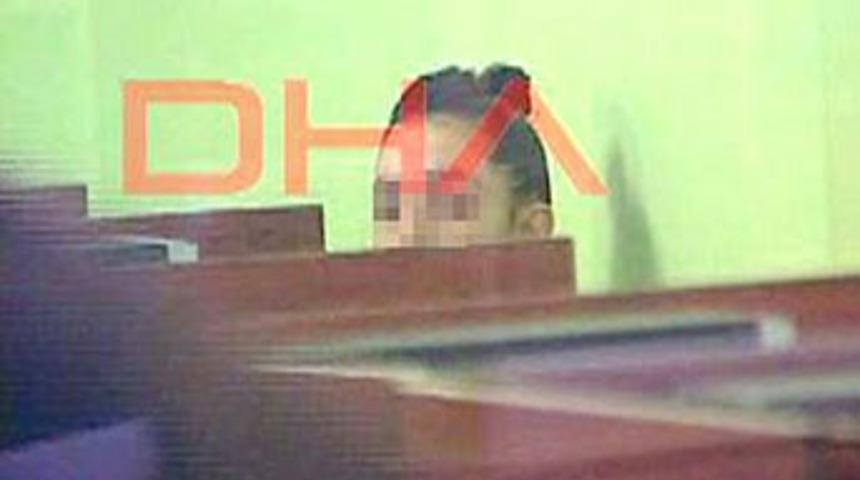 G&ouml;zlerinin &ouml;n&uuml;nde...