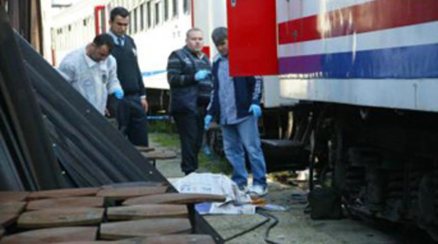 İki vagon arasında feci &ouml;l&uuml;m