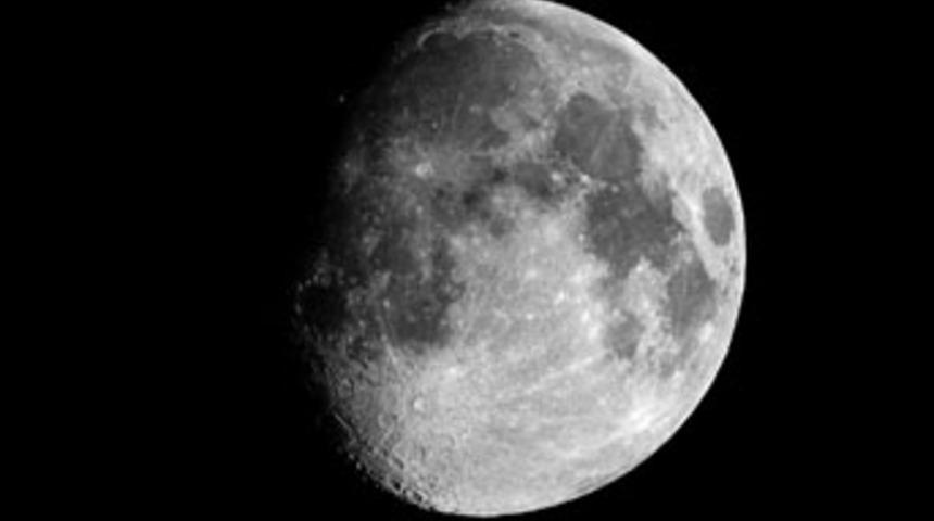 Ay'ın "g&uuml;m&uuml;ş" gibi parlamasının sırrı &ccedil;&ouml;z&uuml;ld&uuml;