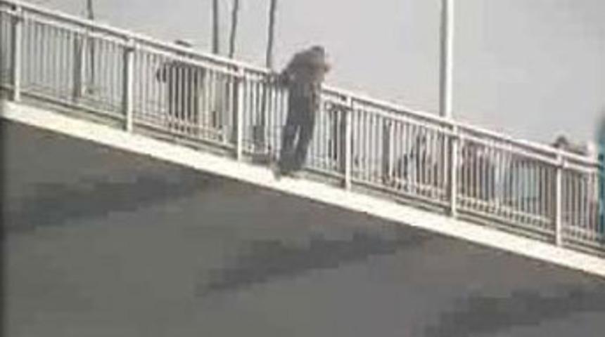 Boğazi&ccedil;i K&ouml;pr&uuml;s&uuml;'nde intihar girişimi