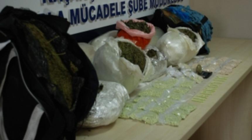 Uyuşturucu hapları protez bacağında sakladı