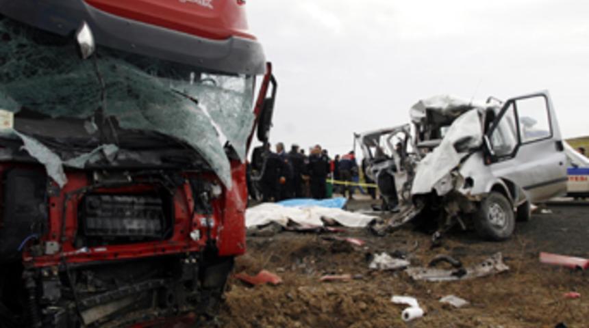 Ankara'da trafik faciası: 11 &ouml;l&uuml;