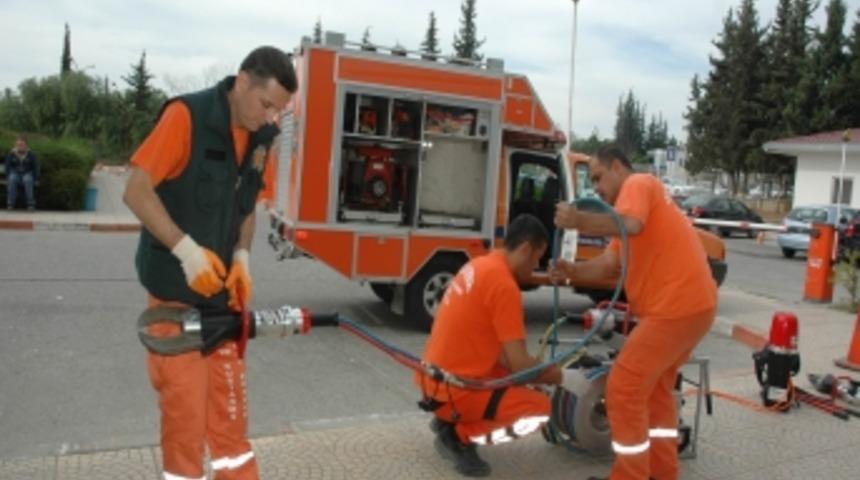 Yaşlı &ccedil;ift&ccedil;inin sıradışı iş kazası