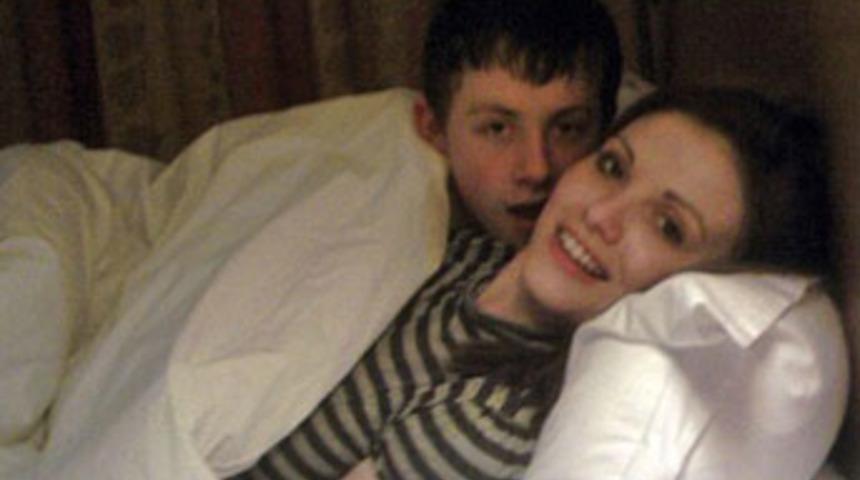 Öğrencisiyle yatakta!