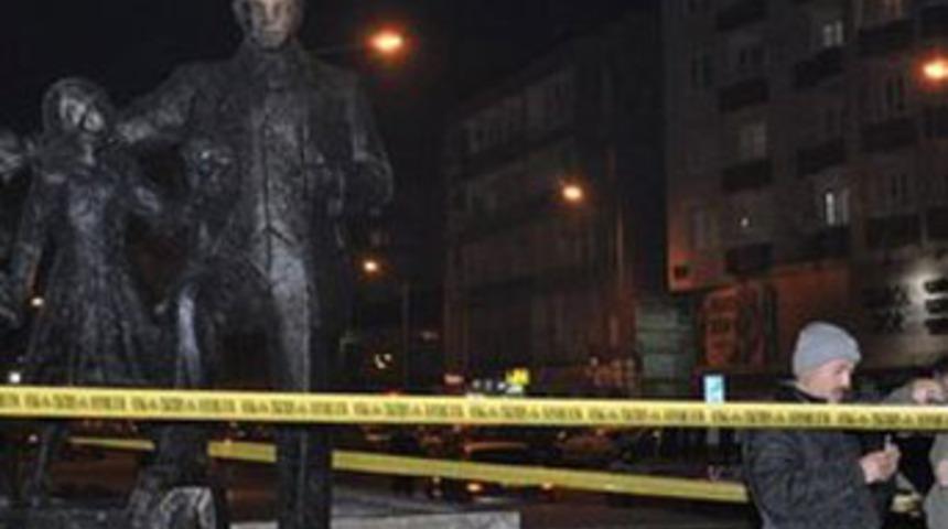 Atat&uuml;rk'e b&uuml;y&uuml;k saygısızlık