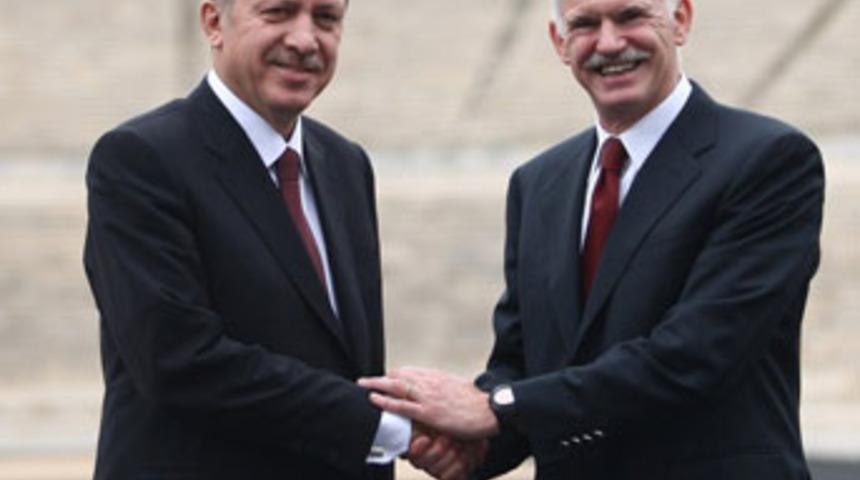 İki 'lider' iki 'farklı' yorum!