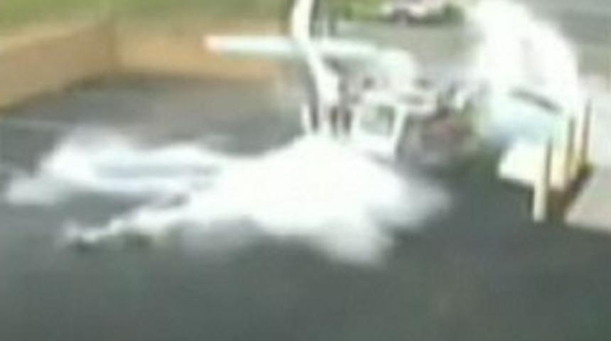 U&ccedil;ak otoparka işte b&ouml;yle d&uuml;şt&uuml;