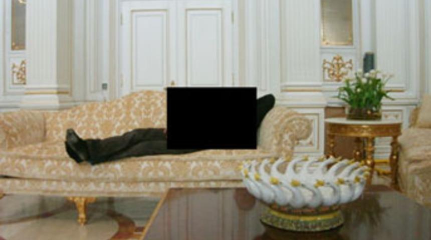 Delik &ccedil;orapla saraya sızdı