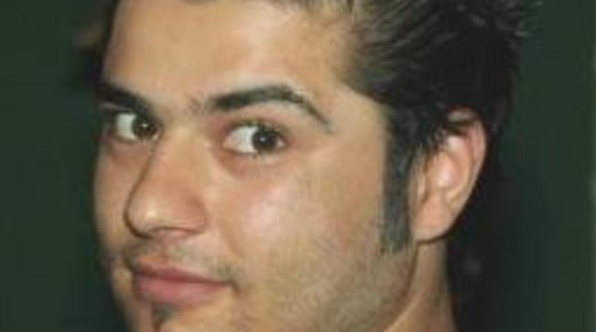 Otomobilin &ccedil;arptığı gen&ccedil; bacağını kaybetti