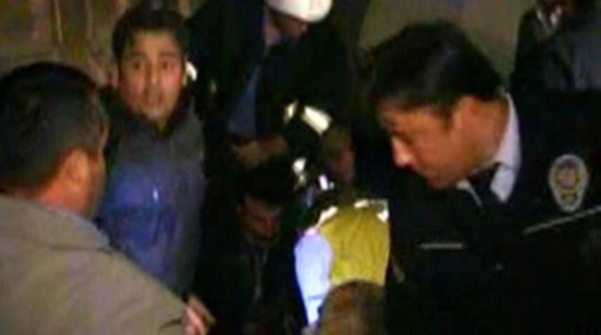 Kamyon kahvehaneye daldı