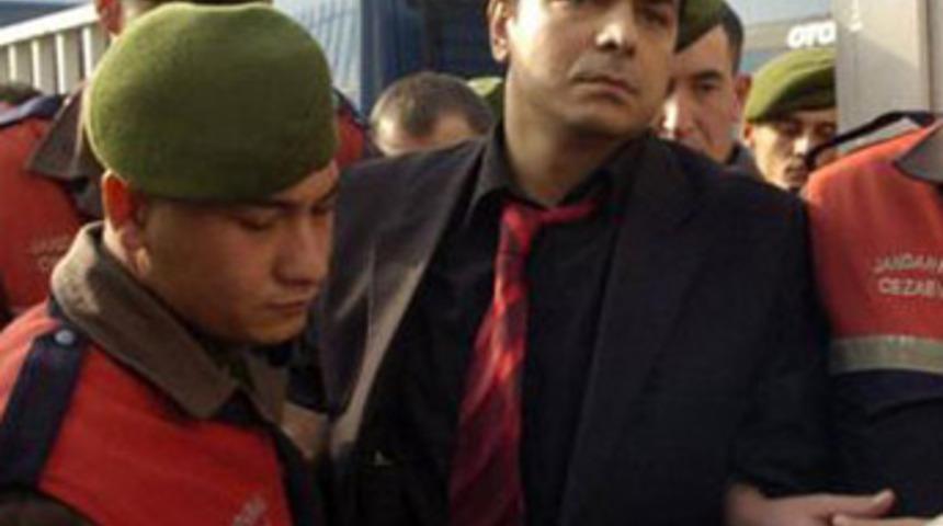 Erhan Tuncel duruşmaya bı&ccedil;akla girmiş