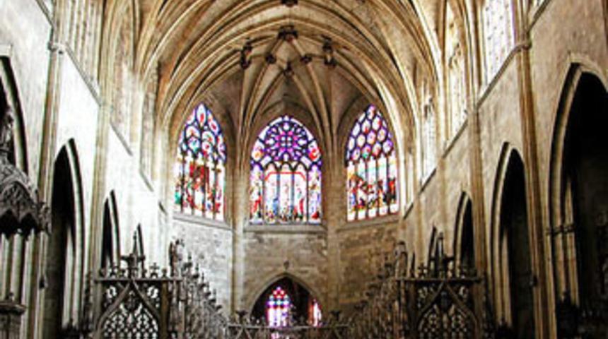 Kilisede şaraplı rahip tecav&uuml;z&uuml;