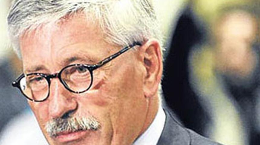 T&uuml;rkleri hedef aldı, zengin oldu