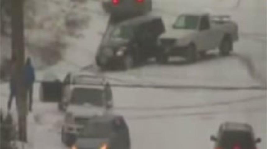 Sürücülerin buzla imtihanı