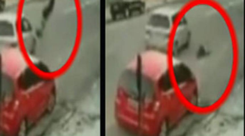 Kaldırımdaki otomobil yüzünden öldü