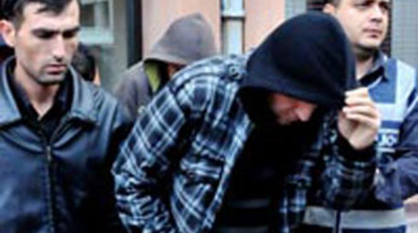 "Kadınları &ccedil;ocuklarıyla suya atmışlar"