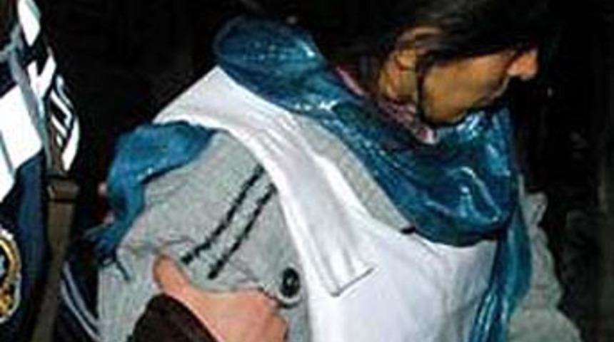 Sevgilisine kocasını &ouml;ld&uuml;rtt&uuml;