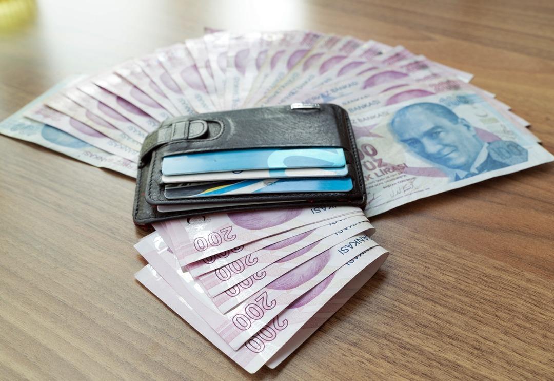 Kredi kartı d&uuml;zenlemesinde kritik g&uuml;n ve saat belli oldu! Gecikme ve faiz oranı, asgari &ouml;deme tutarı&hellip; 2 form&uuml;l g&uuml;ndemde: &lsquo;20 bin TL altında...'