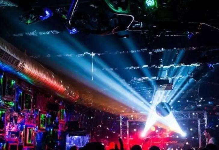 'Damsız girilmez' mahkemeye taşındı: Eğlence mekanlarına gidenleri ikiye bölen uygulamaya vize çıktı! G4