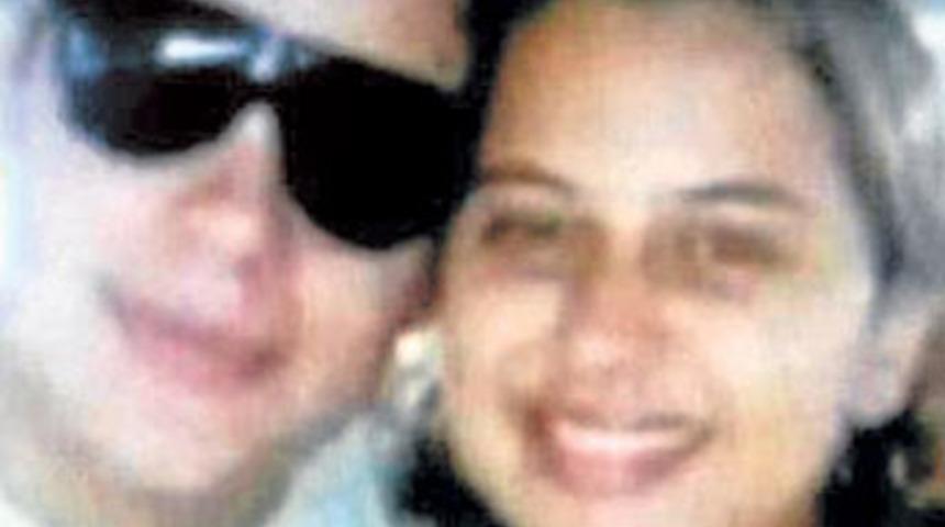 D&uuml;ğ&uuml;n&uuml;nde gelini ve şahidi vurdu