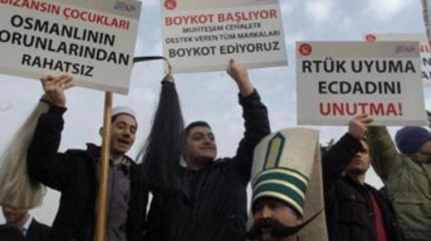 Muhteşem Y&uuml;zyıl'a protesto