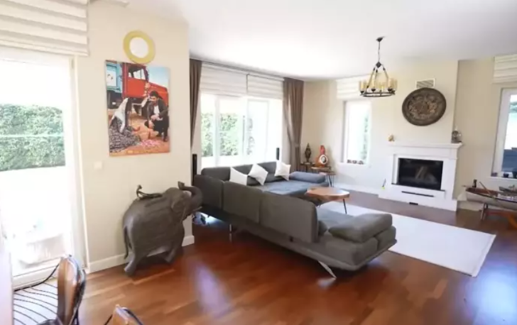 Ankaralı Ayşe olarak bilinen Ayşe Dinçer iki katlı villasının kapılarını açtı! G3