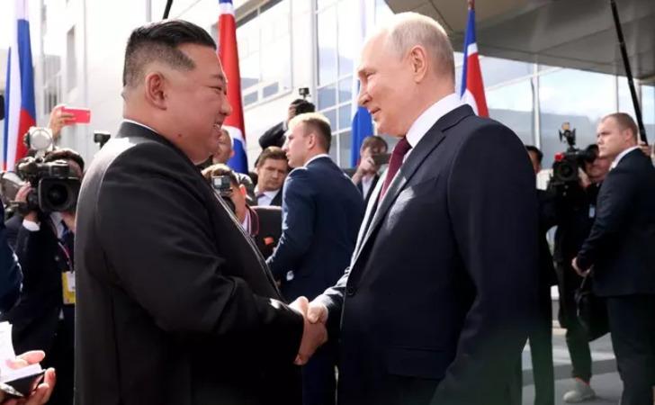 Kim yeni hediyesiyle çok mutlu! Putin'den dostuna 'araba' kıyağı: 'Biz yaptık, sen bin' G2