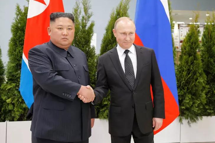 Kim yeni hediyesiyle çok mutlu! Putin'den dostuna 'araba' kıyağı: 'Biz yaptık, sen bin' G3