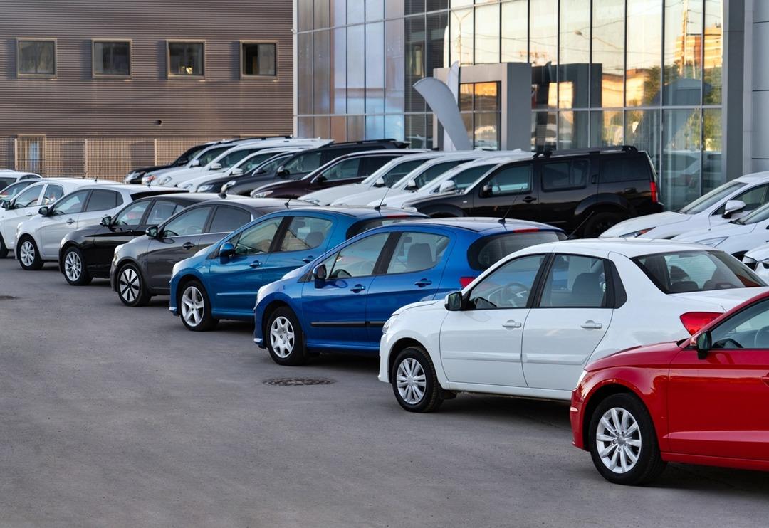 Y&uuml;ksek kredi faiz oranları yeni d&ouml;neme kapı araladı! Otomobilde ikinci el devri başlıyor: &lsquo;Pik yapacak&rsquo; diyerek tarihi duyurdular