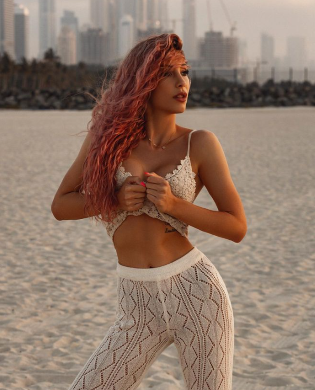 Sosyal medya bu itirafı konuşuyor! 'Evli erkeklerle ilişki yaşıyorum' dedi... Nedeni herkesi şaşkına &ccedil;evirdi: Bu onların ilişkilerini kurtarıyor