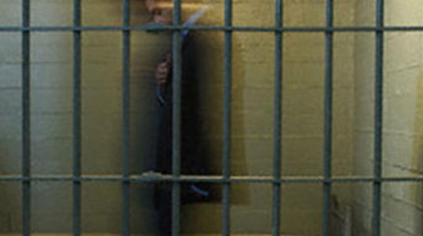 Kapıya kafa atana 10 ay hapis