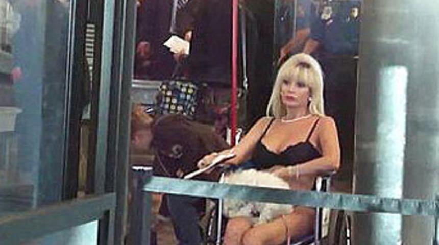 Neden soyunduğunu anlattı