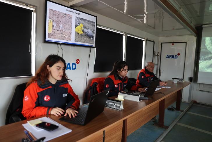 Erzincan'daki felaketin ardından hayrete düşüren ifade! Eksikliği resmen itiraf etti: Hareketlenme başladı koşarak uzaklaştım 728xauto