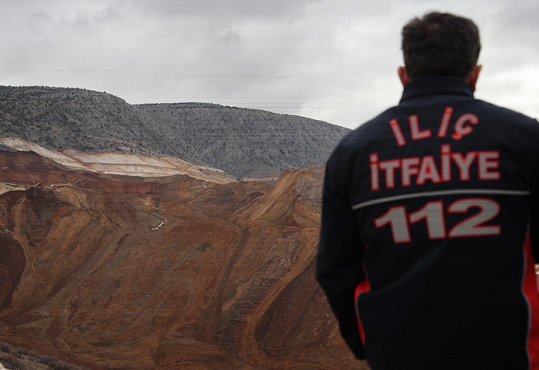 Erzincan'daki felaketin ardından hayrete d&uuml;ş&uuml;ren ifade! Eksikliği resmen itiraf etti: Hareketlenme başladı koşarak uzaklaştım
