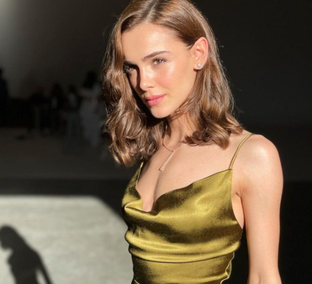 Hafsanur Sancaktutan saten elbisesiyle olay oldu! Bir bakan bir daha baktı 