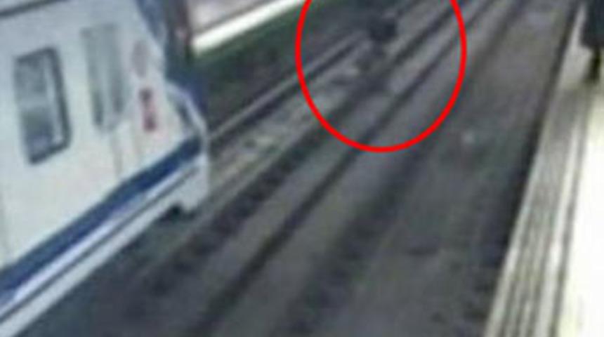 &Ouml;l&uuml;m&uuml;n elinden aldı