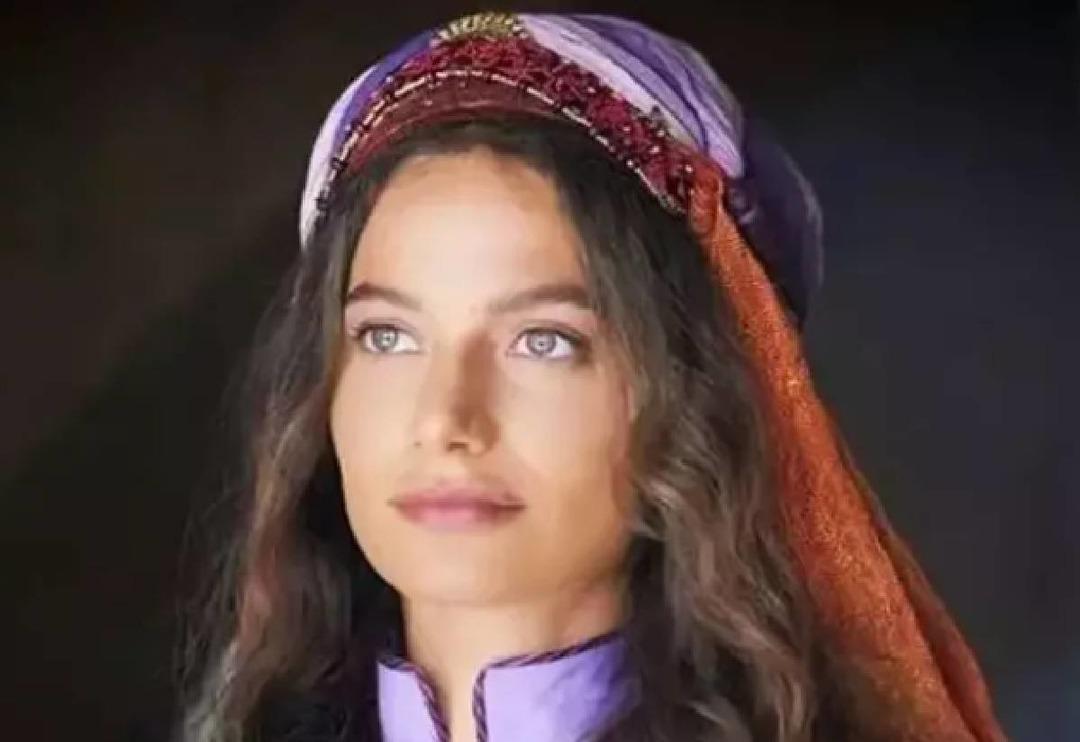 Yeni imajıyla &ccedil;ok konuşulmuştu... G&uuml;lcan Arslan mesleğini değiştirdi! Kazandığı &uuml;cret dudak u&ccedil;uklattı