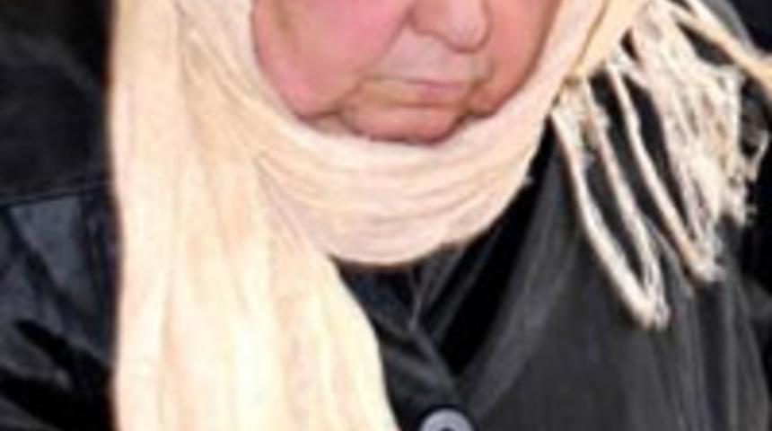 Kiminle evlendiyse hepsi &ouml;ld&uuml;