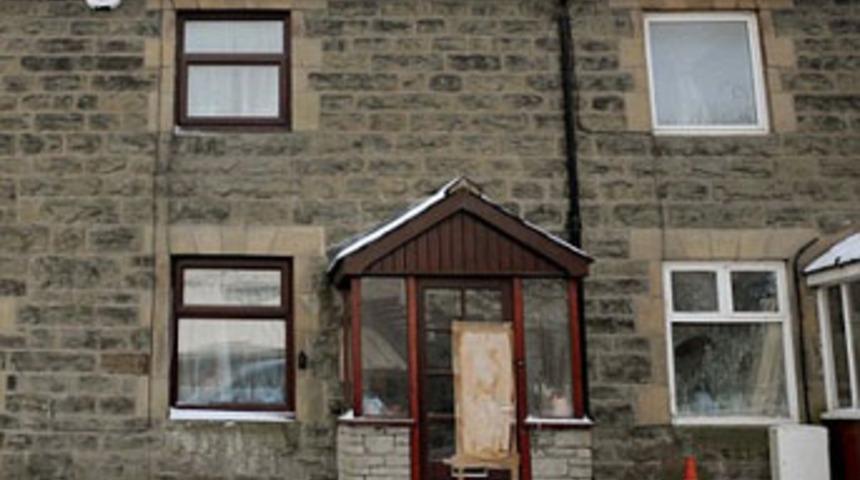 Karısının aşığına bubi tuzağı hazırladı!