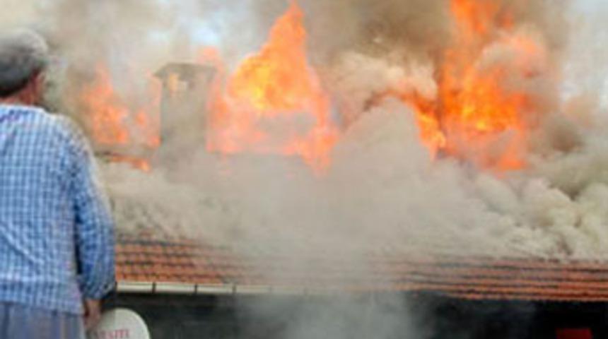 Bayram &ouml;ncesi evsiz kaldılar!